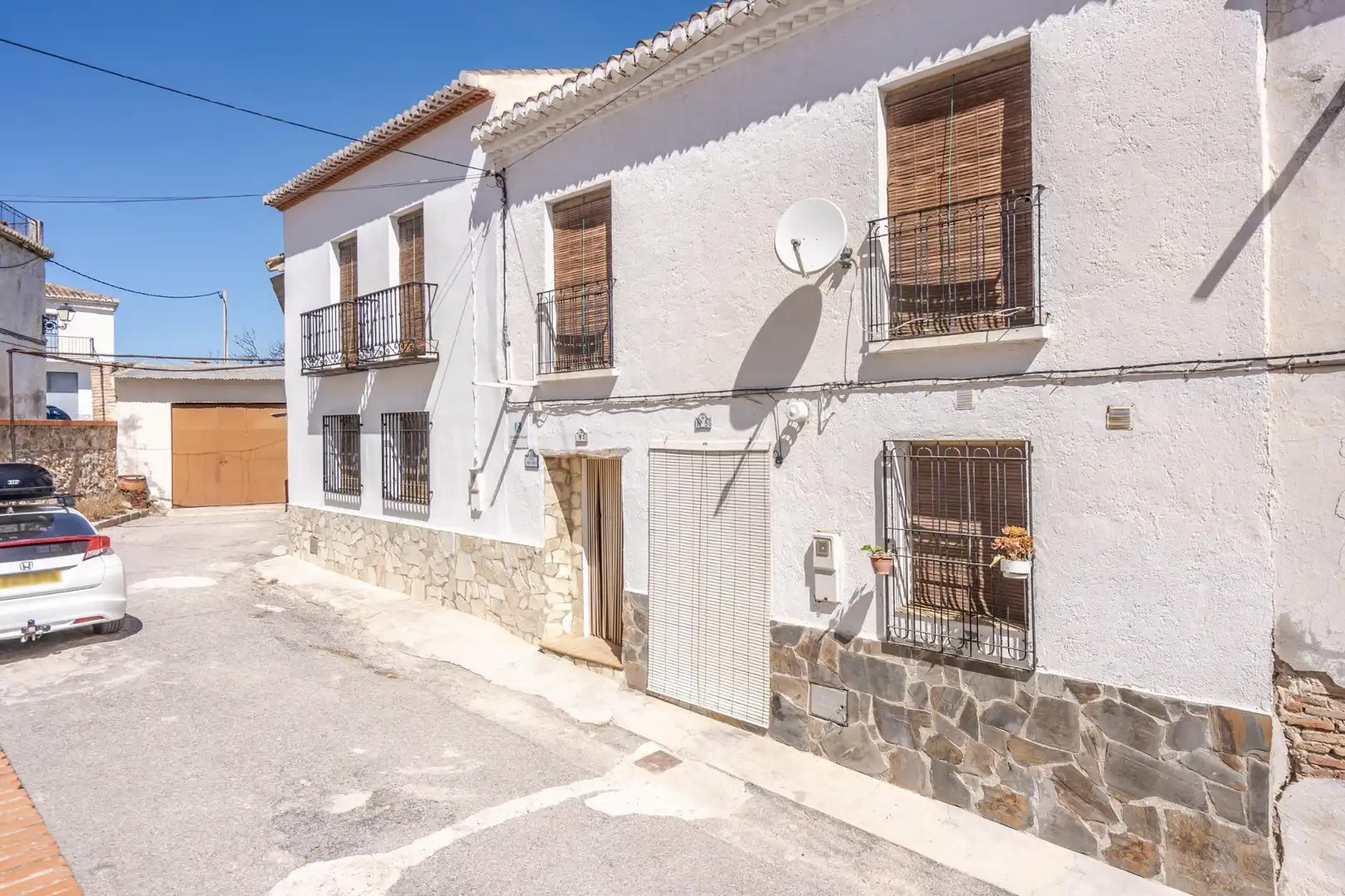 Vista exterior de Casa o xalet en venda en El Pinar amb Aire condicionat, Jardí privat i Terrassa