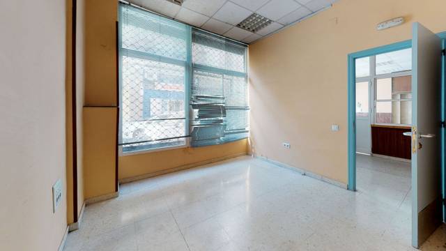Oficina en Venta en Calle Alfarería, 124 en Triana Oeste