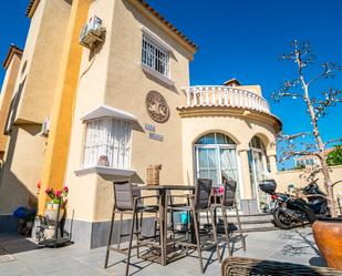 Vista exterior de Casa o xalet en venda en Orihuela amb Aire condicionat, Calefacció i Piscina