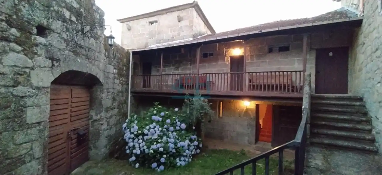 Vista exterior de Finca rústica en venta en Beade  con Jardín privado y Amueblado