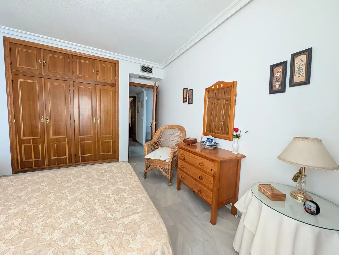 Habitación de Apartamento de alquiler en Estepona con Amueblado y Balcón