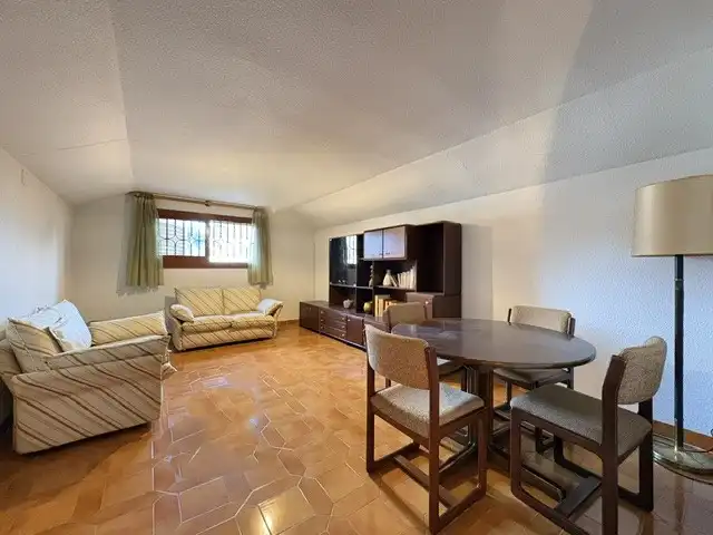 Sala d'estar de Casa o xalet en venda en Benicasim / Benicàssim amb Jardí privat, Terrassa i Piscina