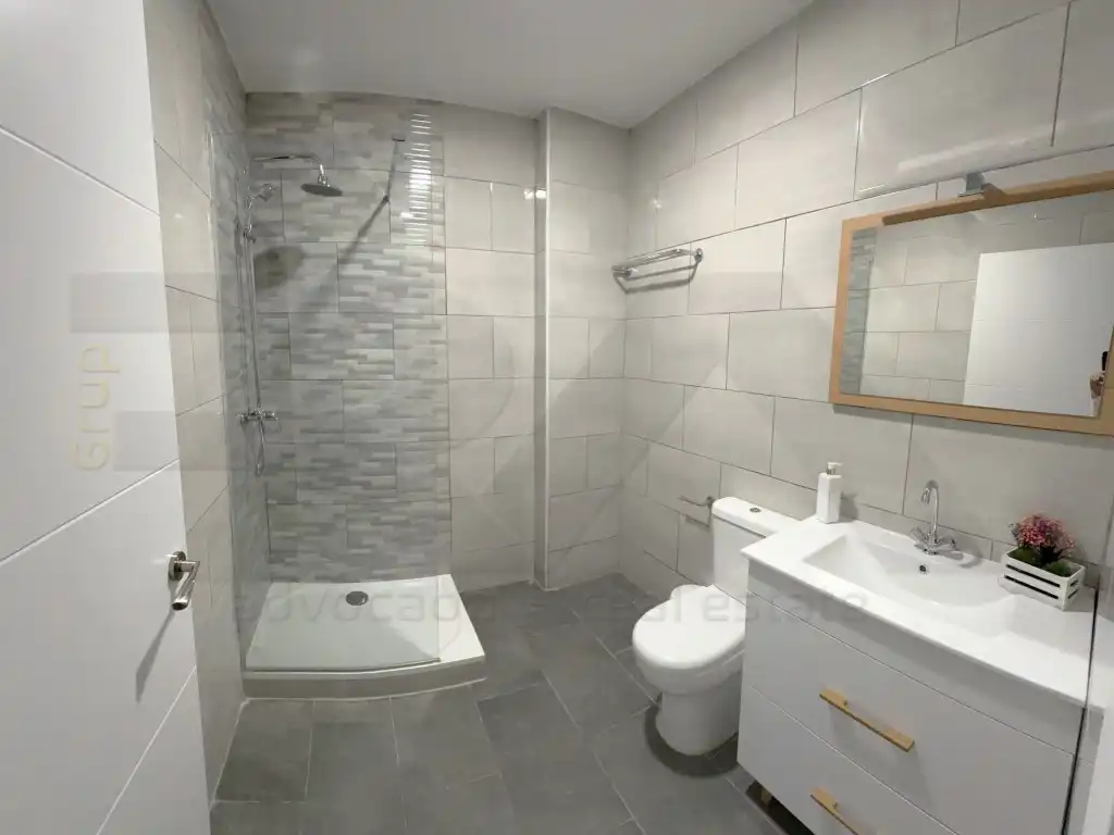 Bathroom of Flat for share in Tarragona  with Air Conditioner, Furnished and Oven