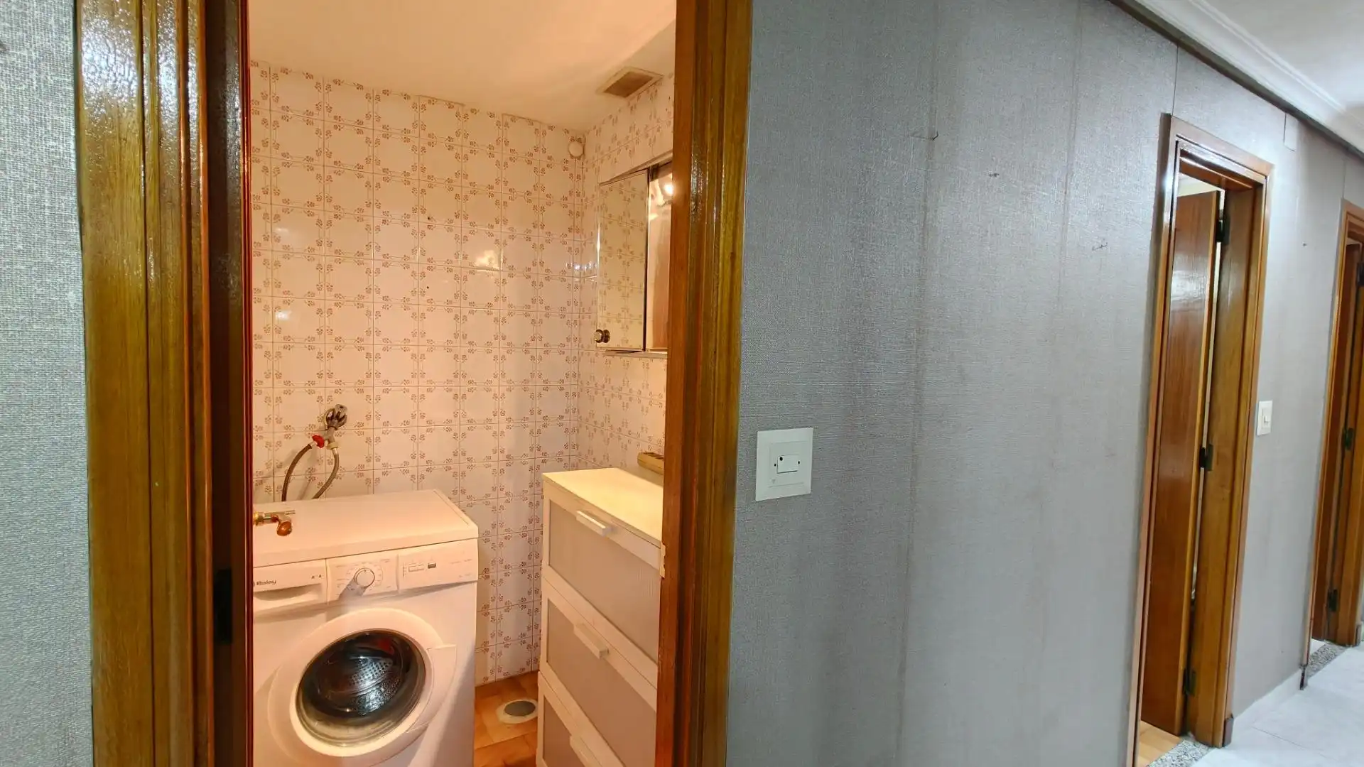 Baño de Piso en venta en Oviedo  con Calefacción y Amueblado