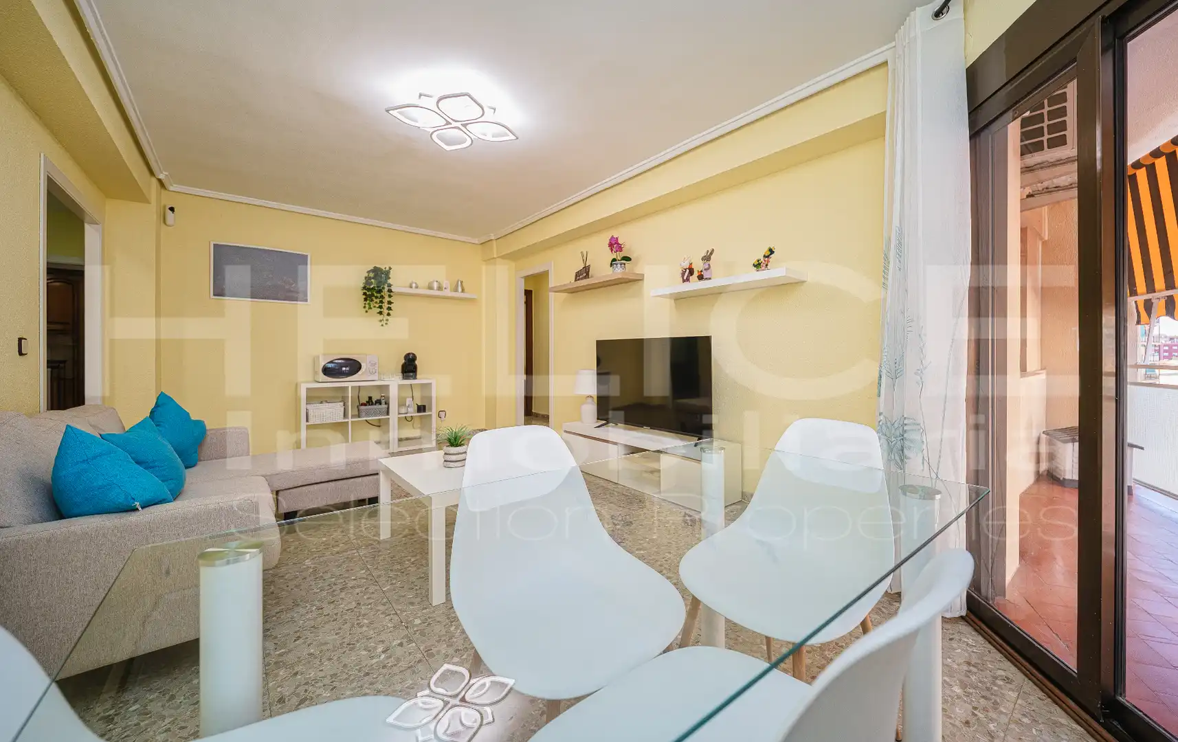 Sala d'estar de Pis de lloguer en Valencia amb Aire condicionat, Calefacció i Moblat