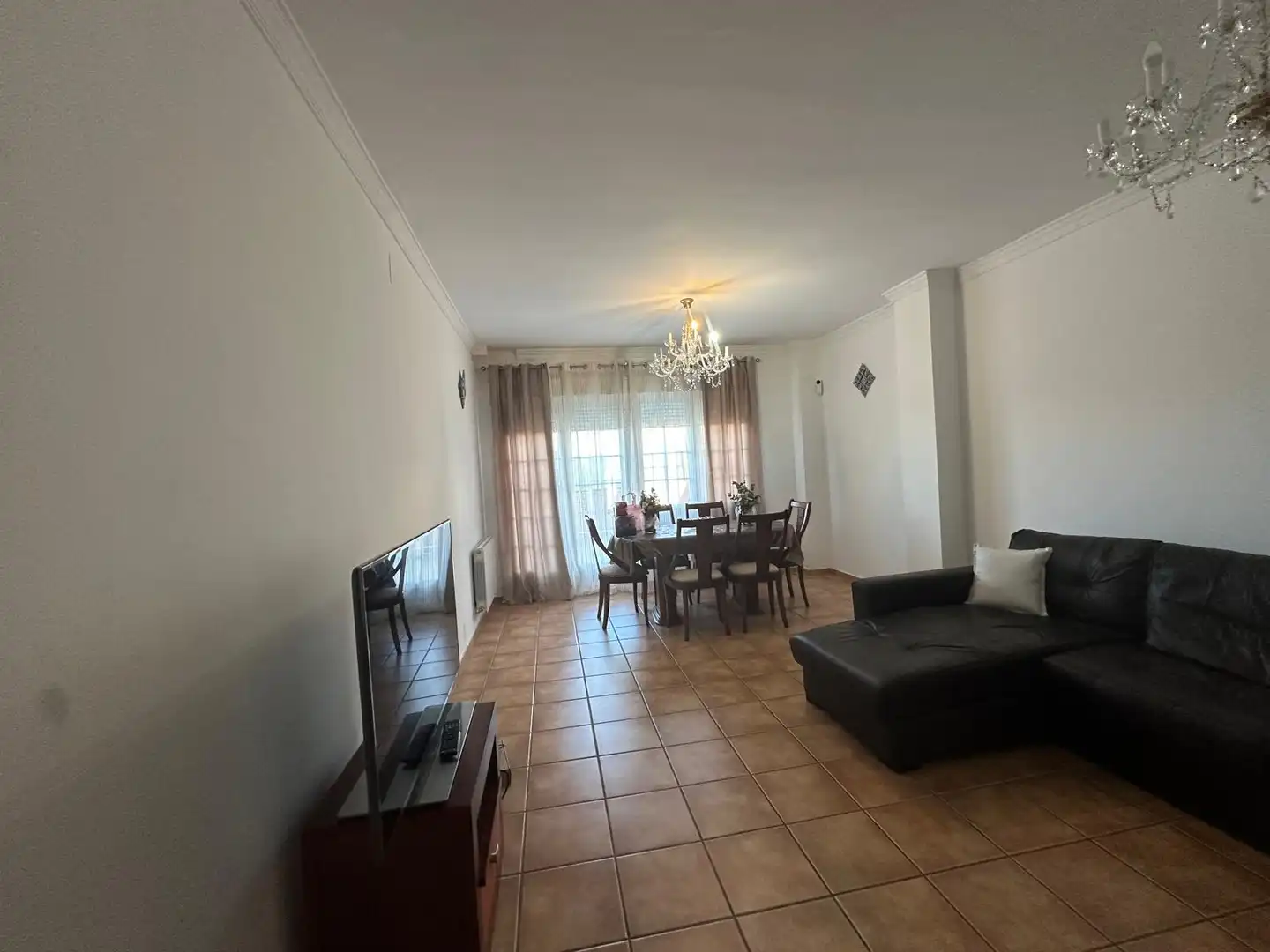 Wohnzimmer von Einfamilien-Reihenhaus zum Verkauf in Aranjuez mit Klimaanlage, Heizung und Terrasse