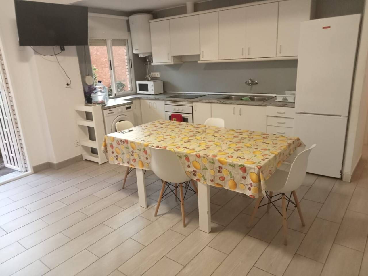 Cuina de Pis de lloguer en Gandia amb Aire condicionat i Moblat