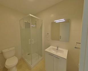 Bathroom of Flat to rent in Badalona  with Pets allowed