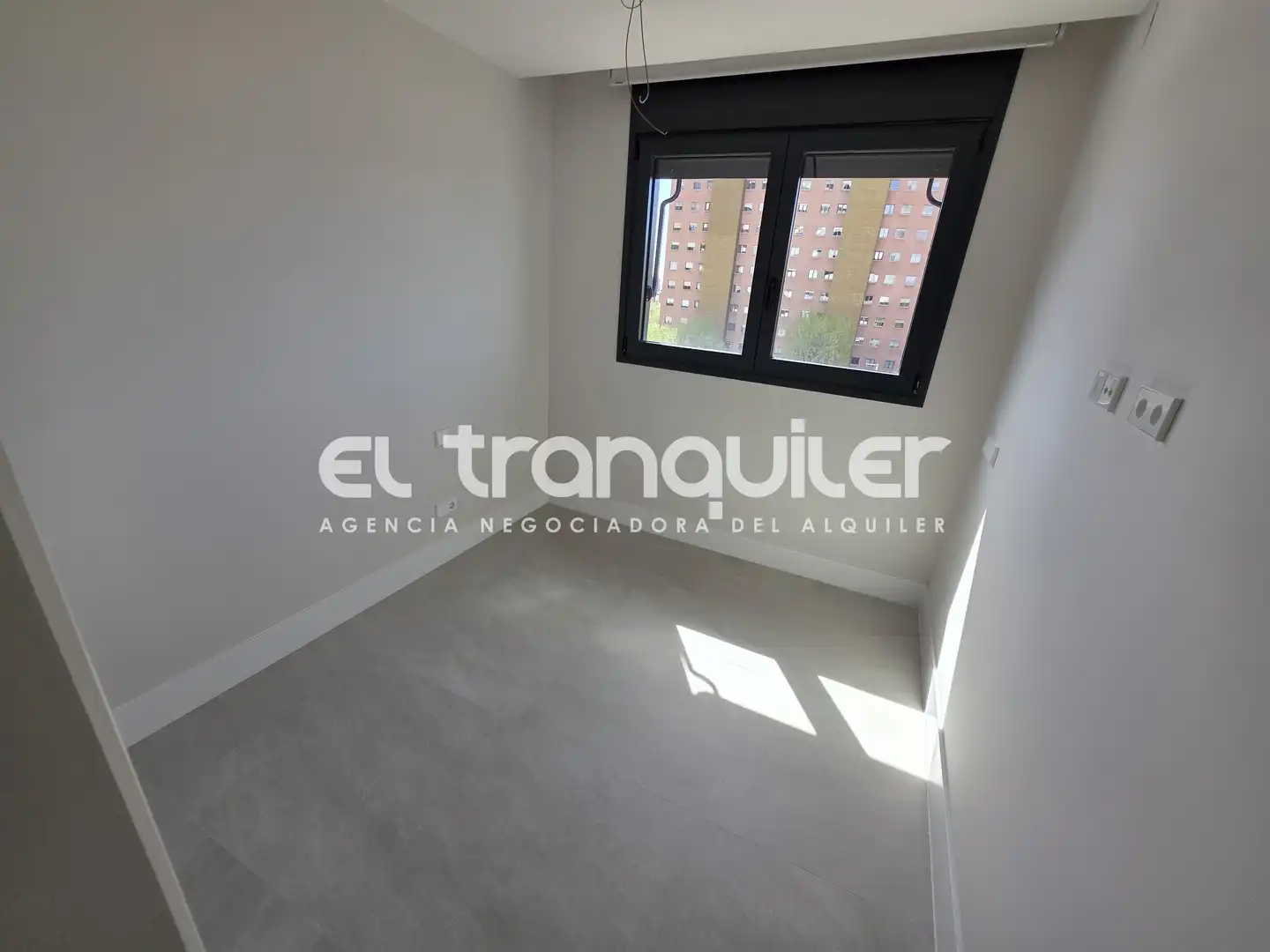 Bedroom of Flat for rent in Madrid  with Air Conditioner, Terrace and Storage room