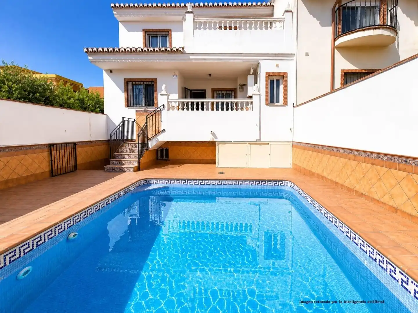 Piscina de Casa adosada en venda en Las Gabias