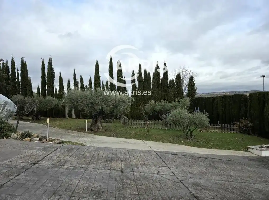 Casa amb piscina en venda a Calle Monasterio Santa María la Real, imagen 6