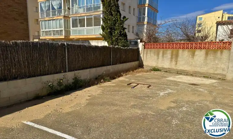 Aparcament de Apartament en venda en Roses amb Calefacció i Moblat