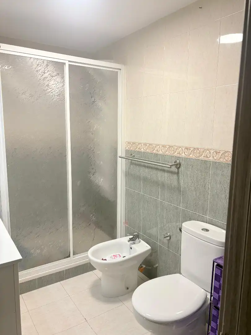 Bathroom of Flat for sale in Granada  with Terrace