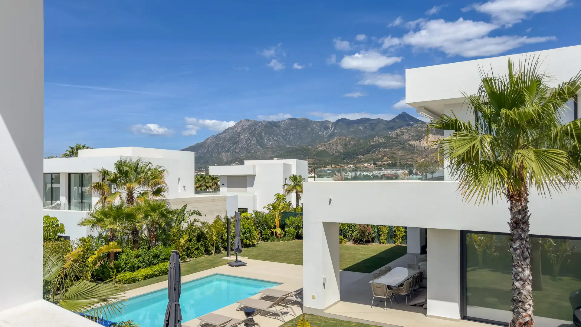 Vista exterior de Casa o xalet en venda en Rïo Real - Los Monteros