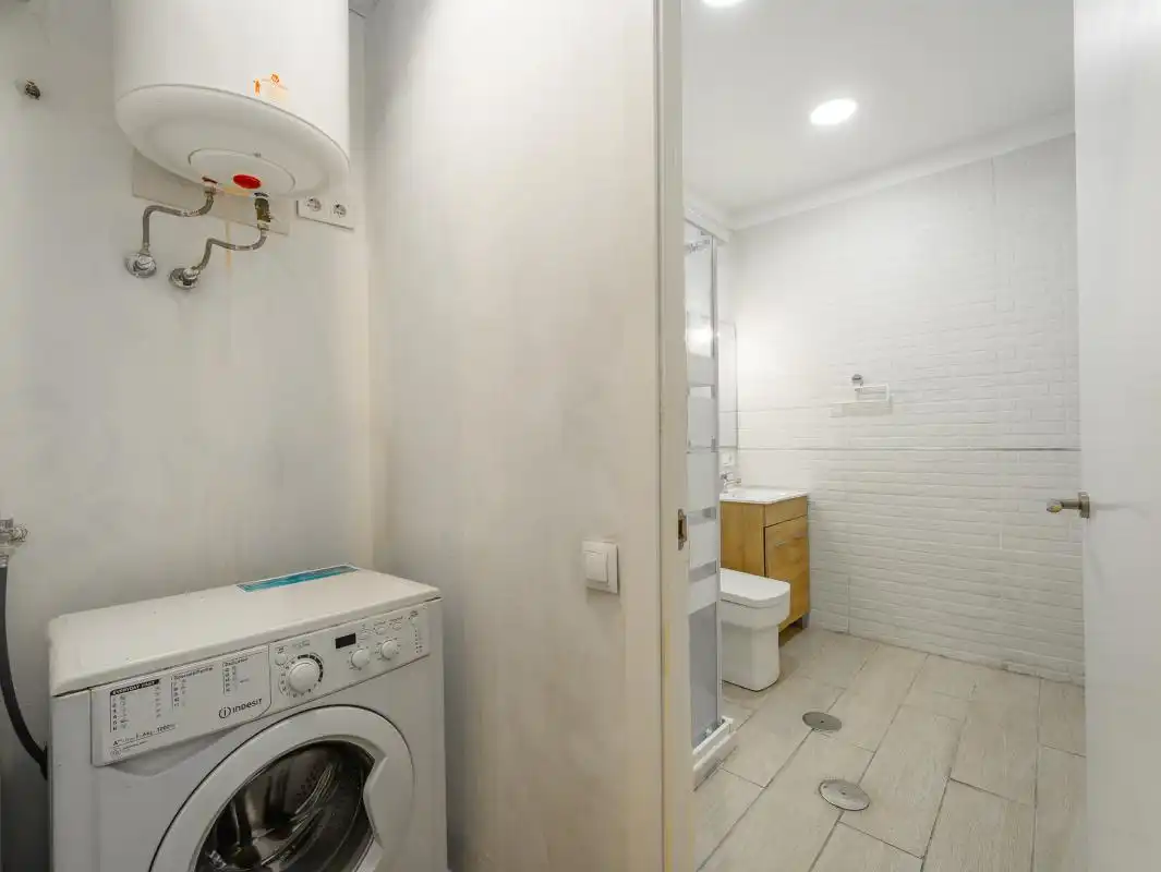 Bathroom of Ground floor for sale in Málaga  with Air Conditioner and Heating