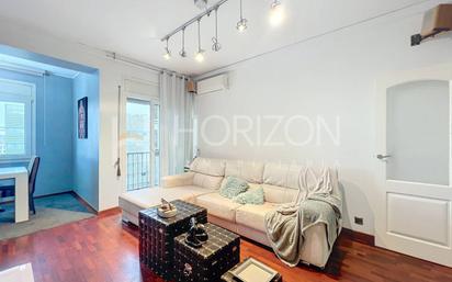 Living room of Flat for sale in  Barcelona Capital  with Air Conditioner and Balcony