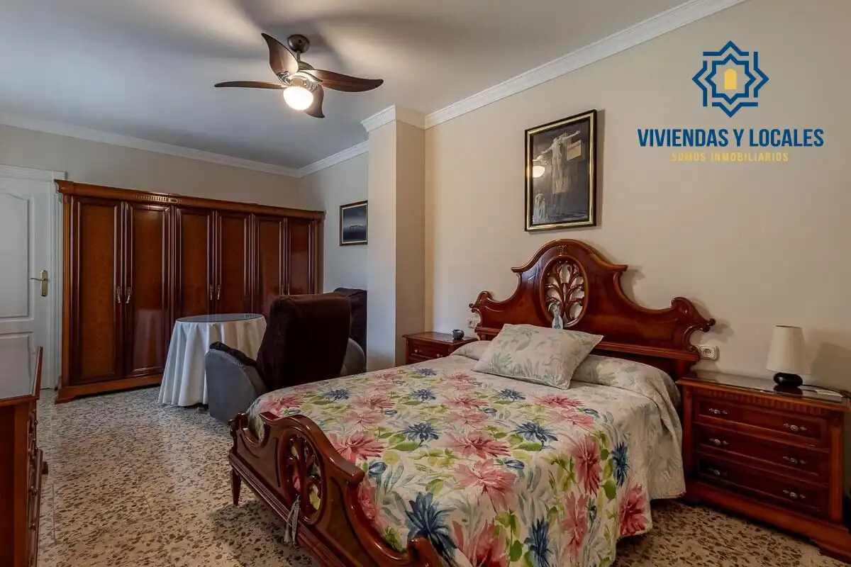 Bedroom of Flat for sale in Granada  with Heating and Terrace