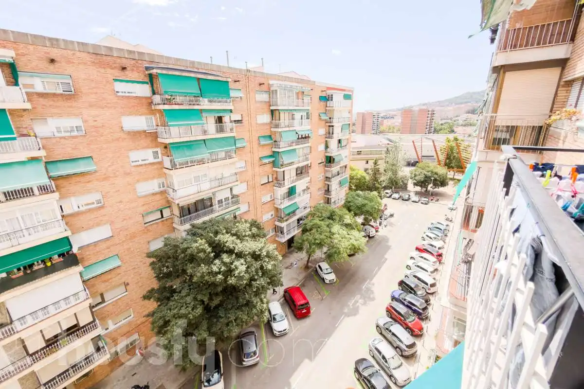 Vista exterior de Pis en venda en Barcelona amb Aire condicionat i Balcó