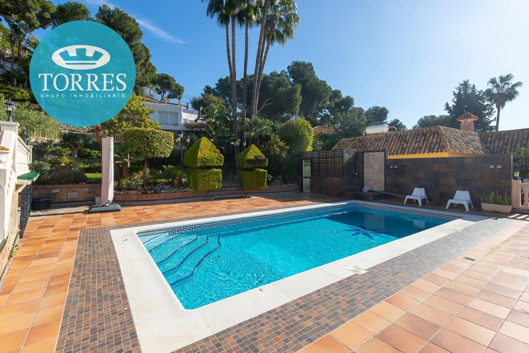 Swimming pool of House or chalet for sale in Málaga Capital  with Air Conditioner, Heating and Private garden