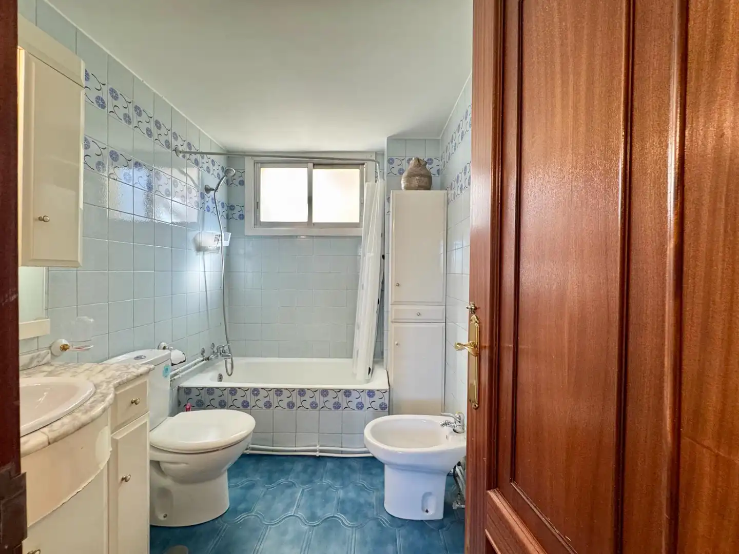 Baño de Piso en venta en Vigo  con Calefacción y Trastero