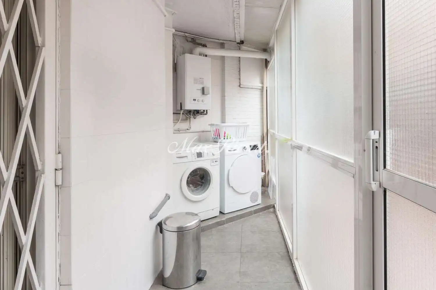 Wohnung zum Verkauf in Barcelona mit Klimaanlage, Heizung und Terrasse