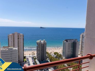 Àtic amb piscina en venda a Centro Urbano