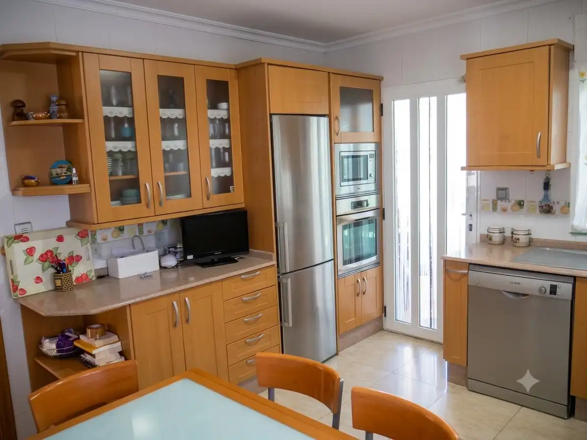 Cuina de Casa adosada en venda en Sagunto / Sagunt amb Aire condicionat, Calefacció i Jardí privat
