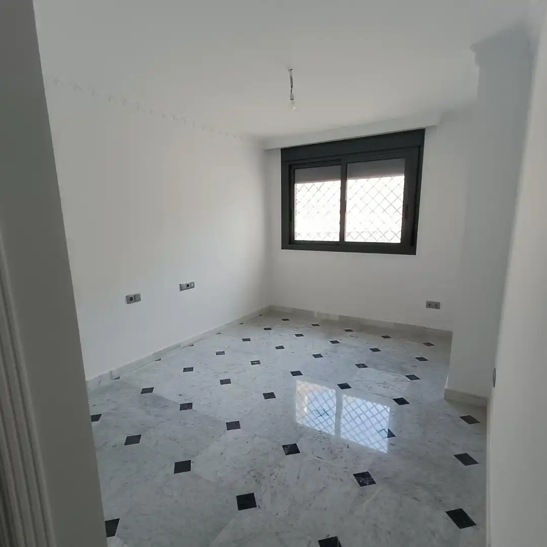 Schlafzimmer von Wohnung zur Miete in Sevilla mit Klimaanlage, Heizung und Privatgarten