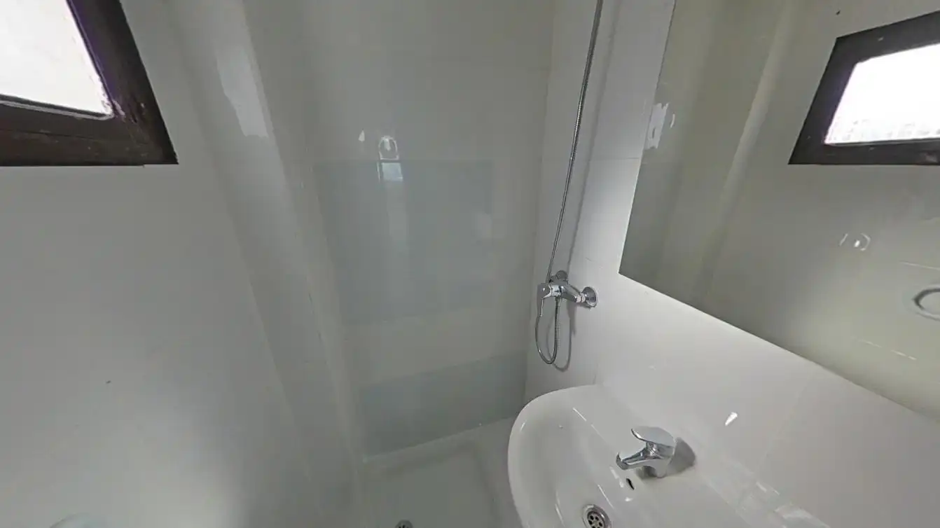 Bathroom of Flat for sale in Madrid