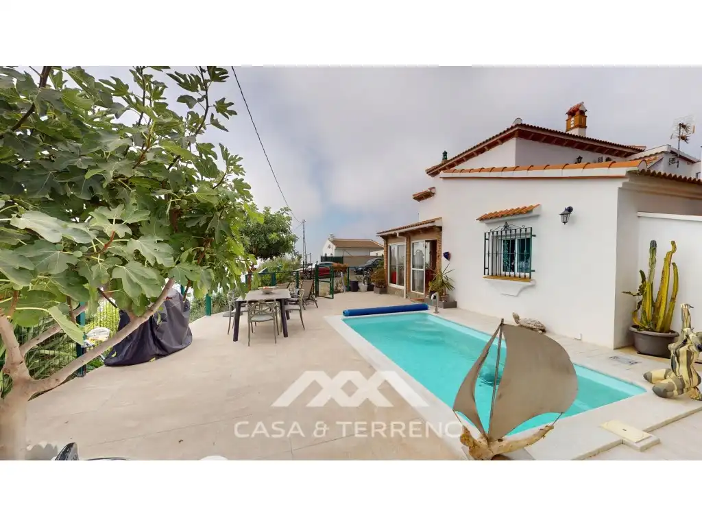 Vista exterior de Casa o xalet en venda en Arenas amb Aire condicionat, Jardí privat i Terrassa