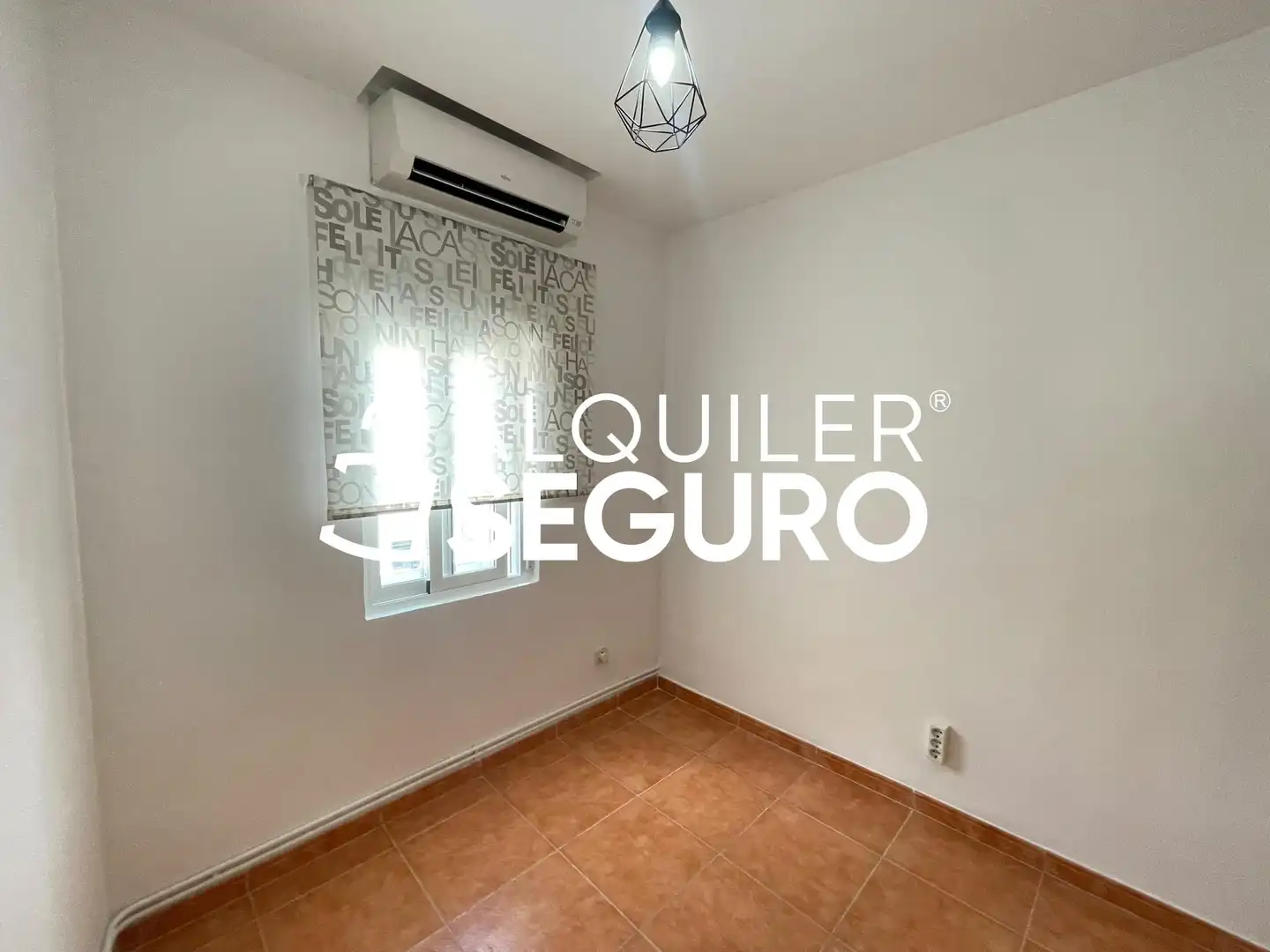 Bedroom of Flat for rent in Madrid  with Air Conditioner, Heating and Terrace