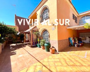 Exterior view of House or chalet for sale in Algeciras  with Terrace, Furnished and Oven