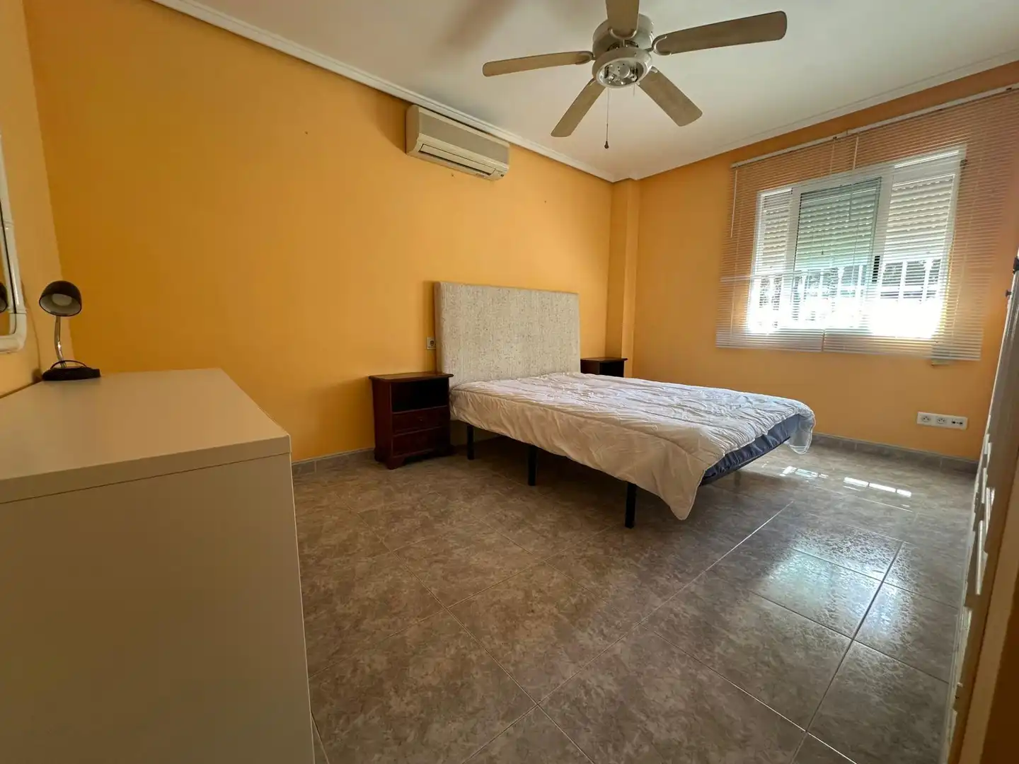 Habitación de Casa adosada en venta en Benidorm con Aire acondicionado, Calefacción y Jardín privado