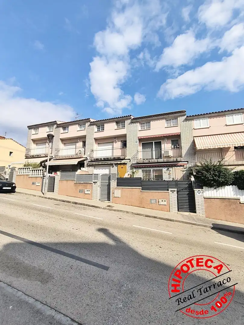 Vista exterior de Casa adosada en venta en Calafell con Piscina comunitaria