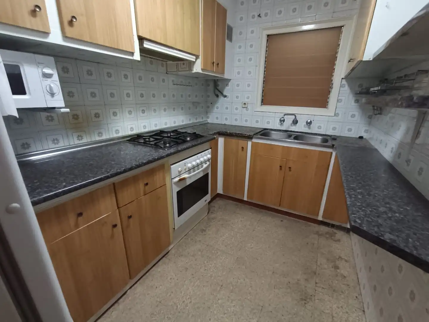 Cocina de Piso de alquiler en Girona con Calefacción, Terraza y Amueblado