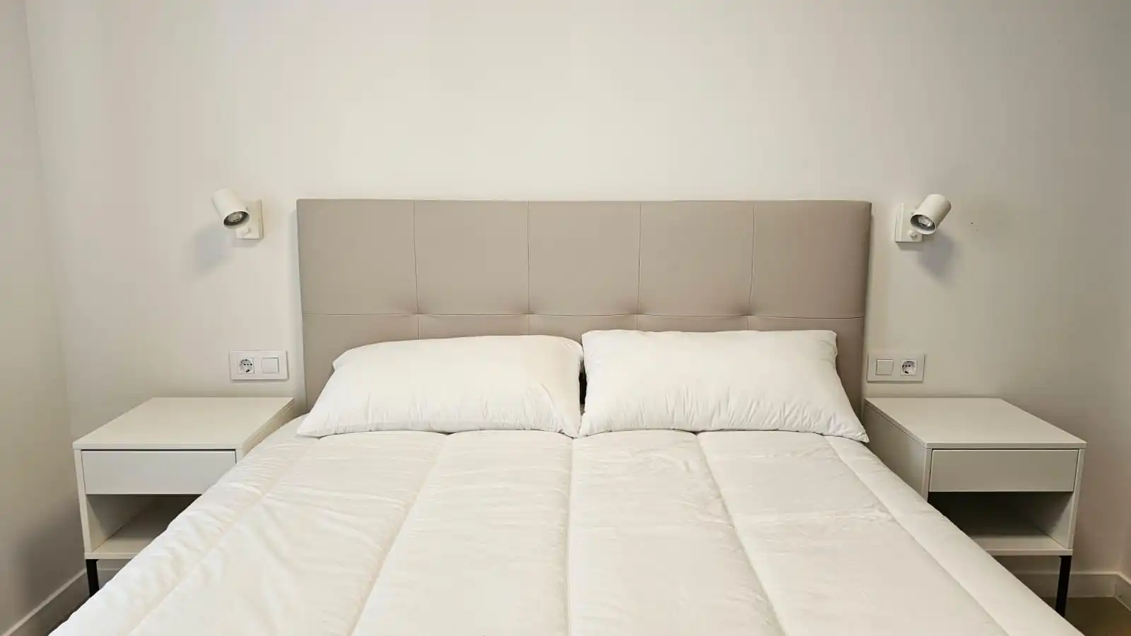 Bedroom of Houses for sale in Alaquàs  with Air Conditioner, Terrace and Furnished