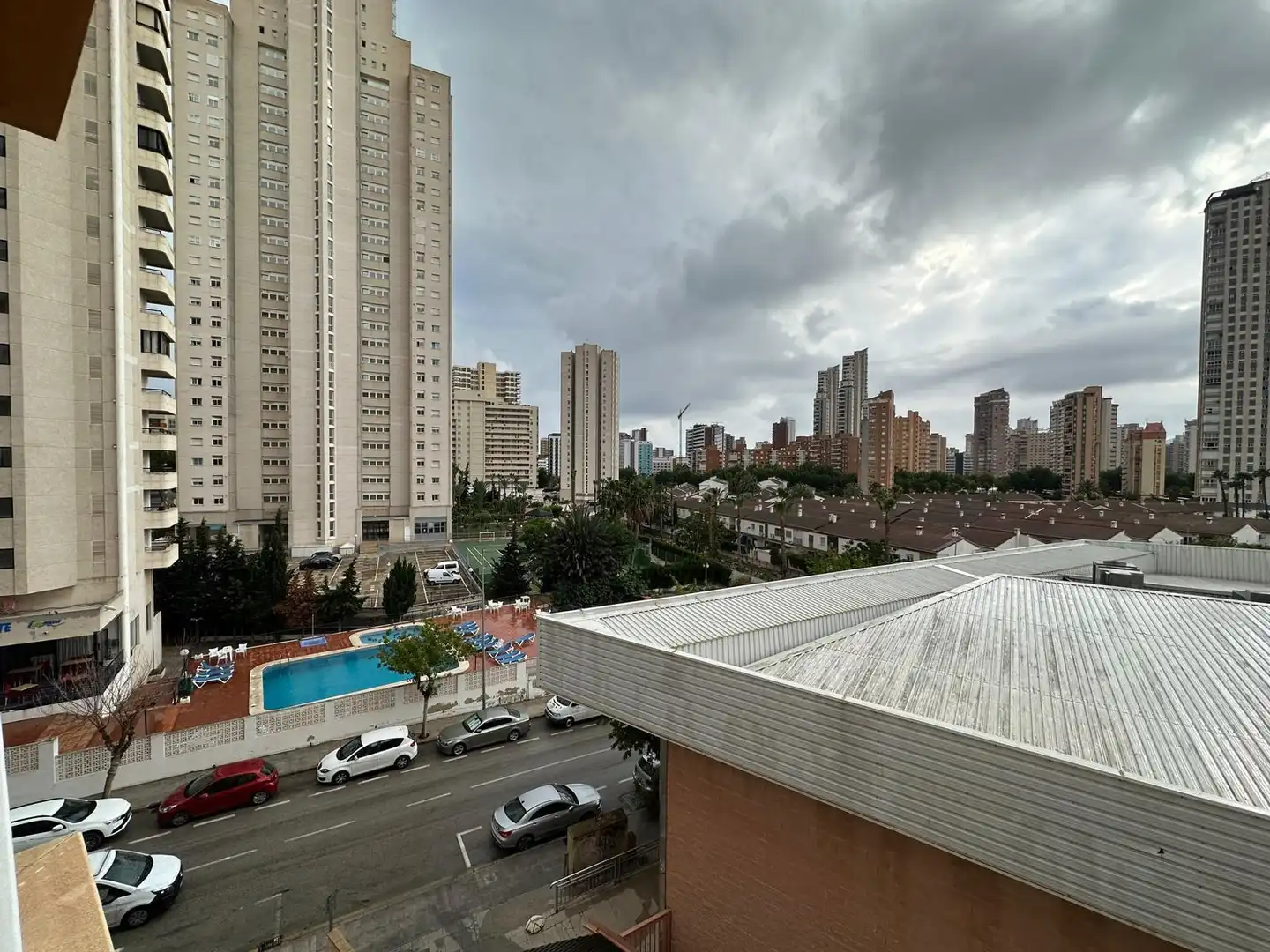 Vista exterior de Apartament en venda en Benidorm amb Jardí privat, Terrassa i Piscina comunitària