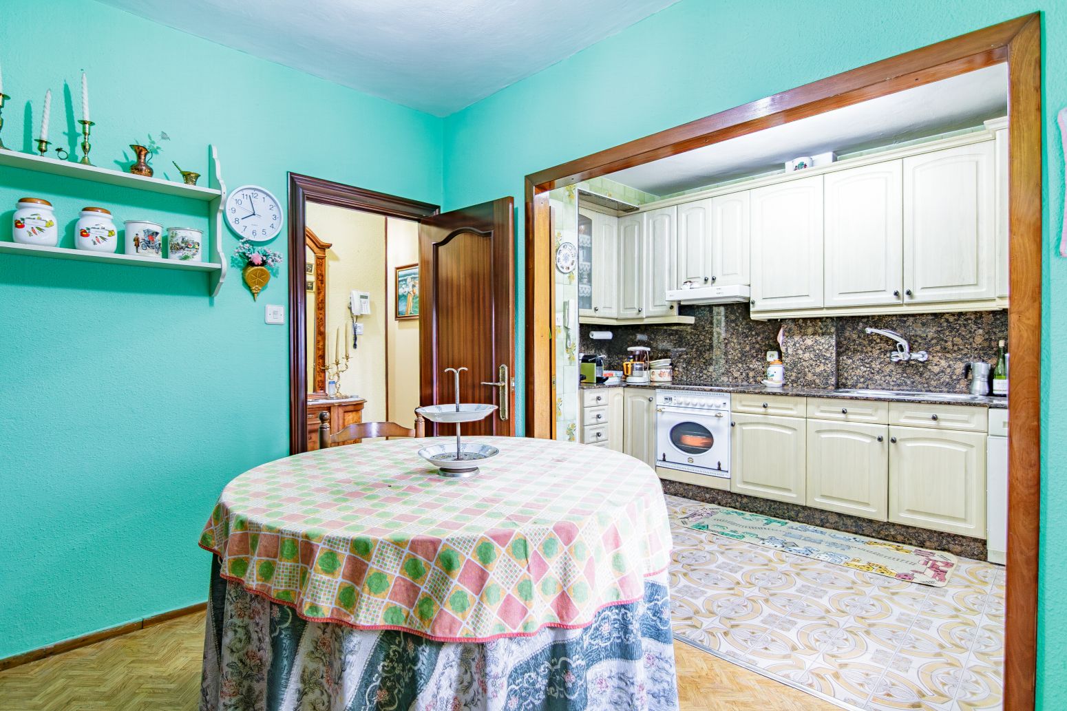 Cuina de Pis en venda en Oviedo  amb Calefacció, Parquet i Traster