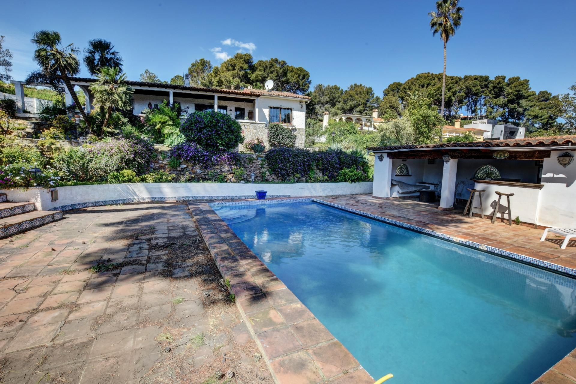 Vista exterior de Casa o xalet en venda en Torremolinos amb Aire condicionat, Calefacció i Jardí privat