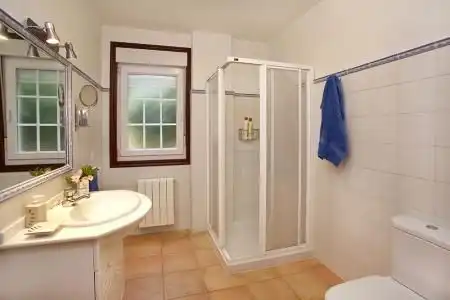 Bathroom of Houses for rent in Oia  with Heating, Private garden and Parquet flooring