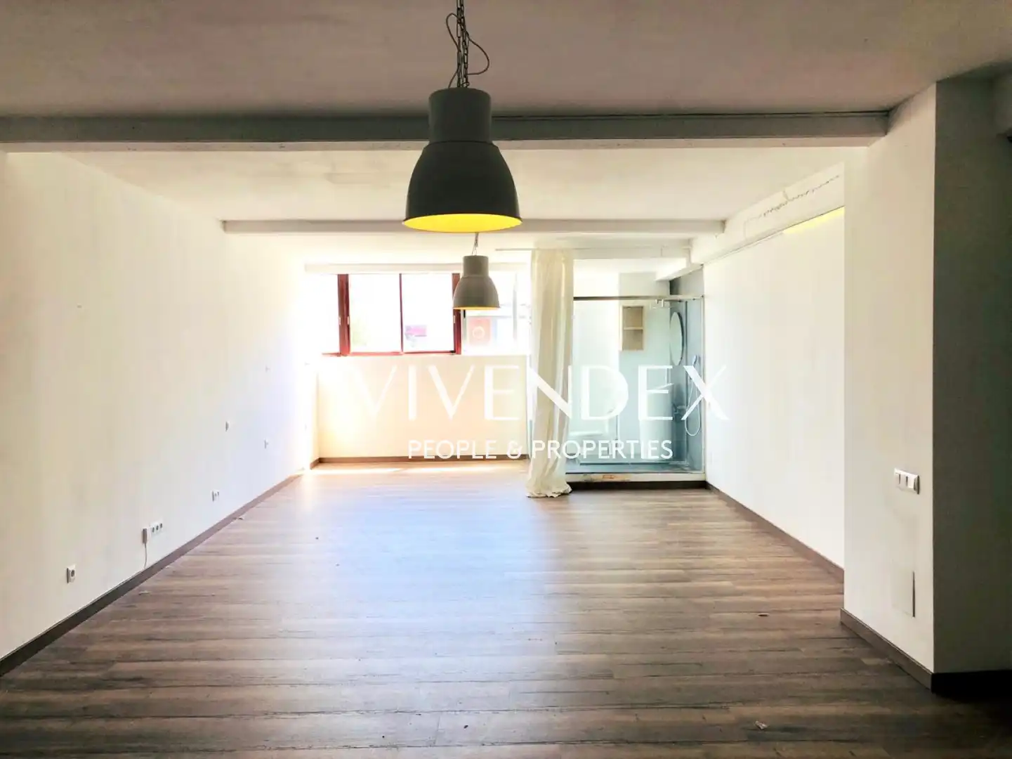 Local comercial en venta en Barcelona - CL ALABA
