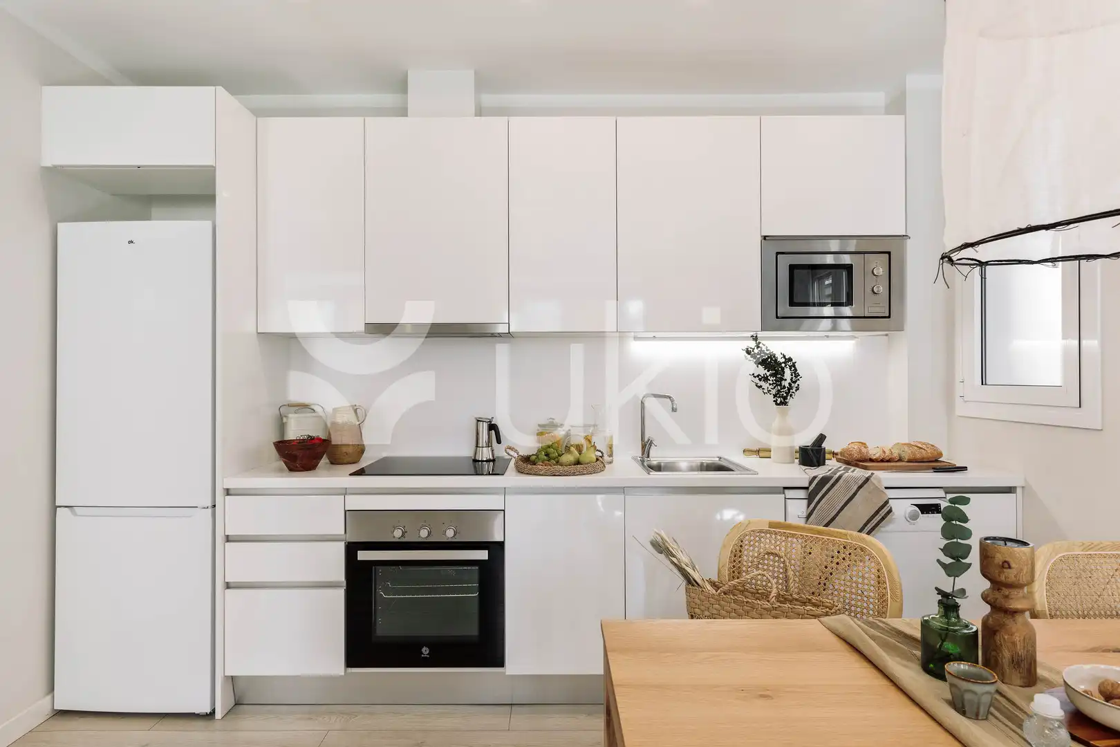 Cuina de Apartament de lloguer en Barcelona amb Aire condicionat, Calefacció i Moblat