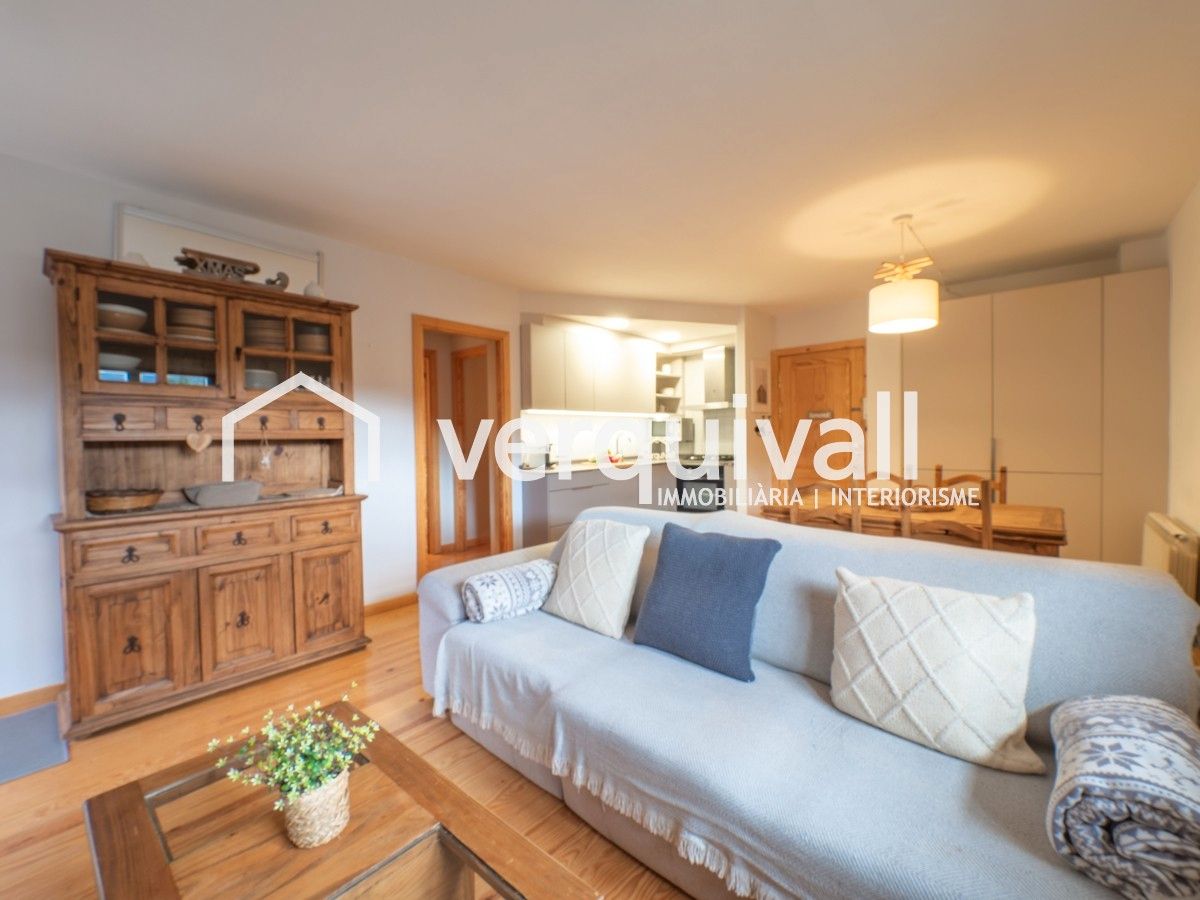 Sala d'estar de Apartament en venda en Alp amb Calefacció, Jardí privat i Parquet