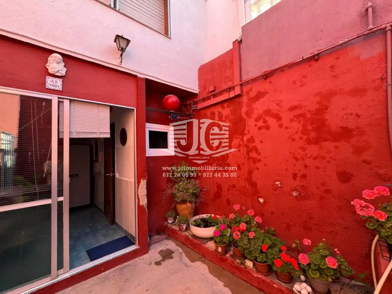 Vista exterior de Casa o xalet en venda en Tortosa amb Aire condicionat, Jardí privat i Parquet