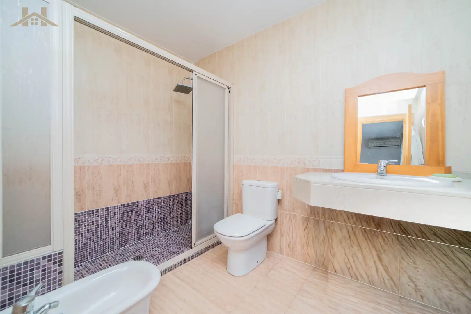 Bathroom of Detached homes for sale in Móstoles  with Air Conditioner, Heating and Private garden