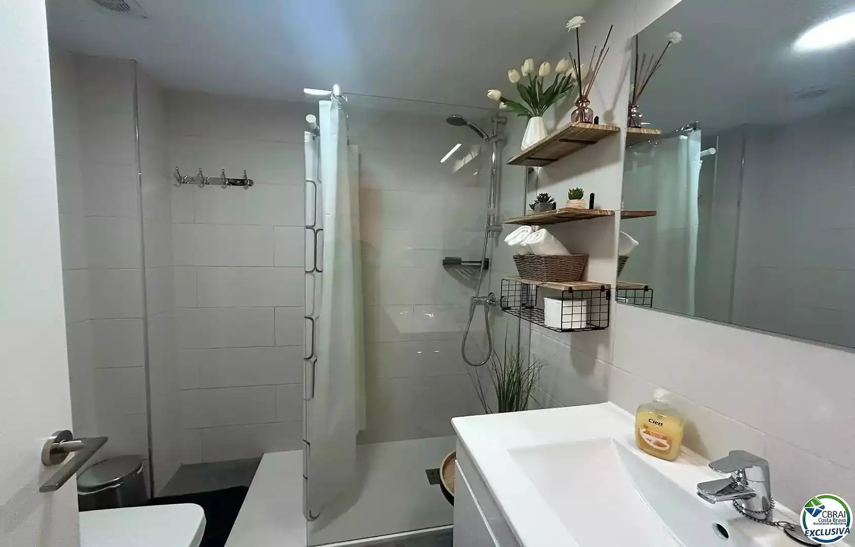 Badezimmer von Wohnung zum Verkauf in Castelló d'Empúries mit Klimaanlage und Möbliert