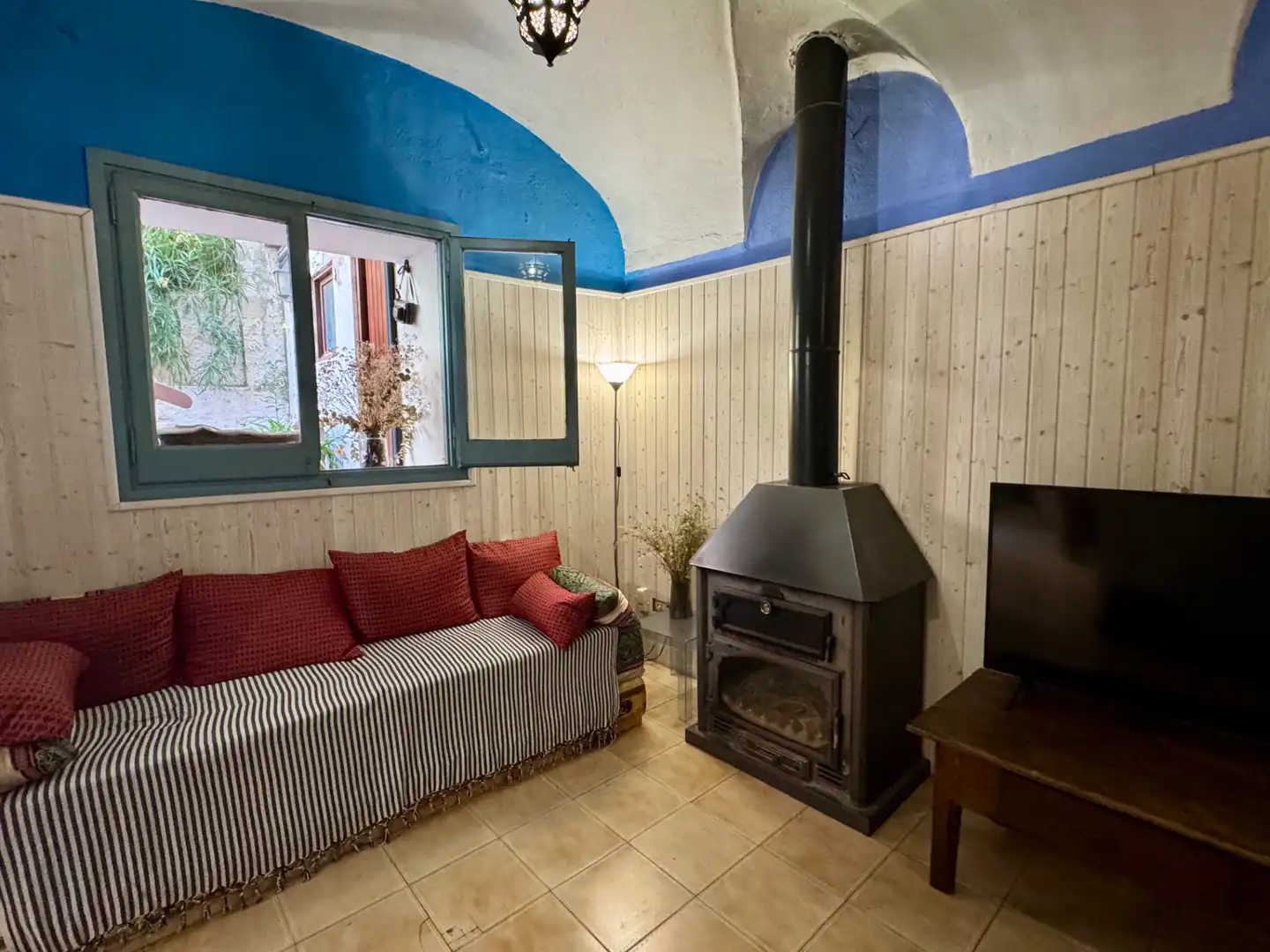 Sala d'estar de Casa adosada en venda en Sant Feliu de Guíxols amb Calefacció, Jardí privat i Terrassa