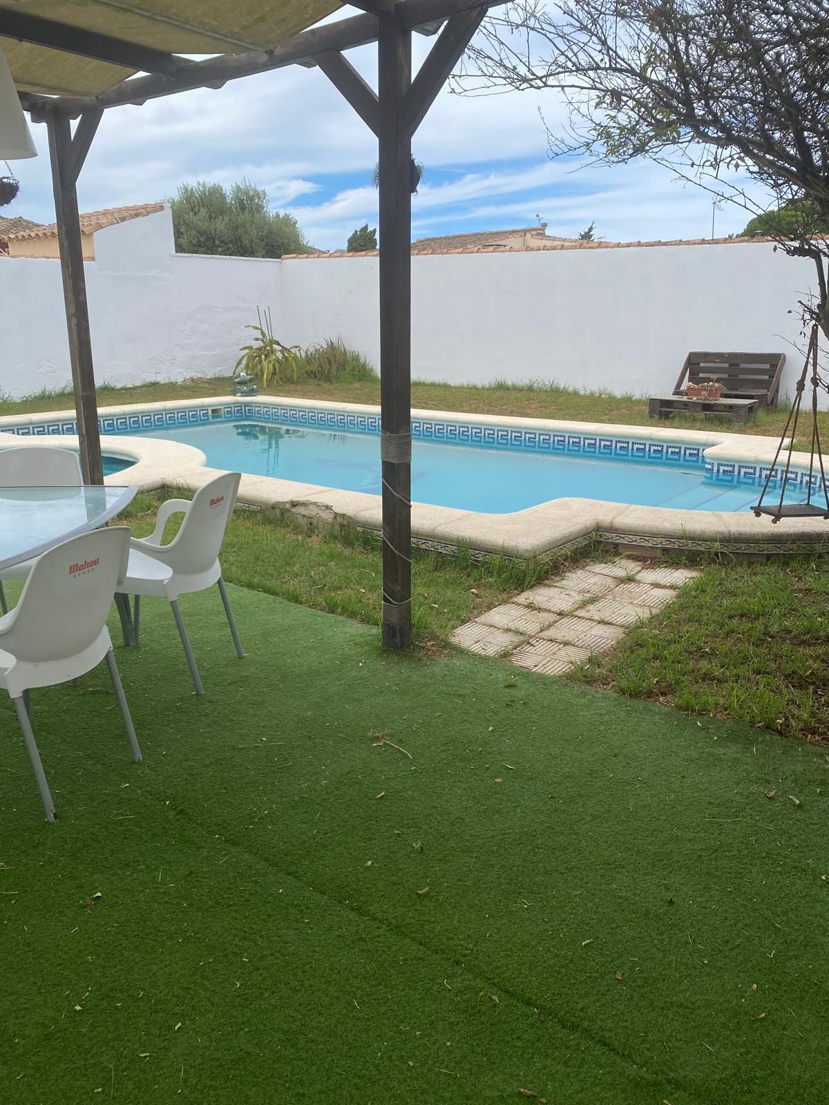 Piscina de Casa o xalet en venda en Chiclana de la Frontera amb Jardí privat, Piscina i Moblat