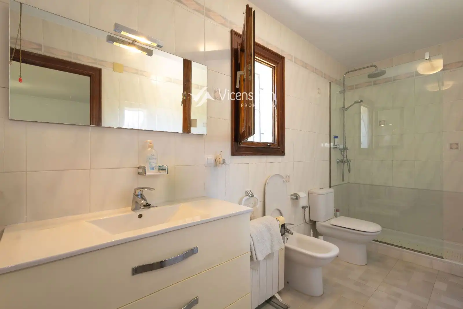 Bathroom of Houses for sale in Gata de Gorgos  with Air Conditioner, Heating and Storage room