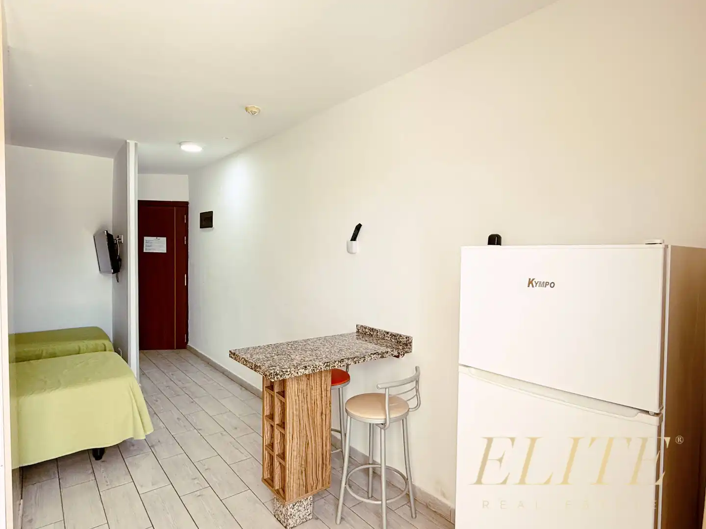 Cocina de Estudio en venta en San Bartolomé de Tirajana con Jardín privado, Terraza y Amueblado